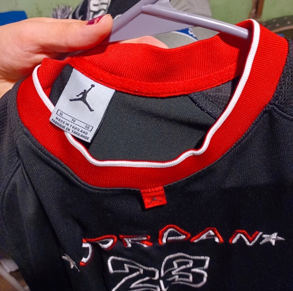 Michael Jordan jersey - Picture 2 of 3